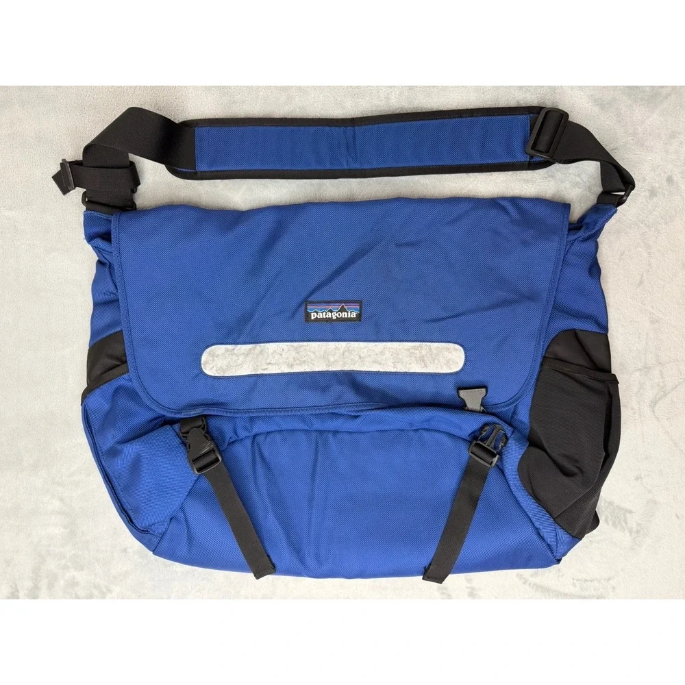 Patagonia Messenger Crossbody Shoulder Bag Large Blue Padded Laptop Utility Work